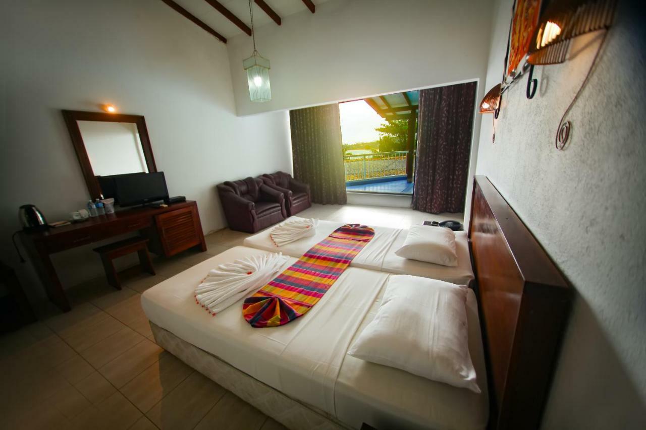 Lavendish Beach Resort Унаватуна Екстер'єр фото